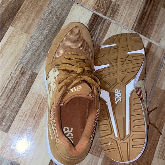 ASICS - Picture 4 of 4